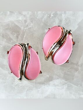 Vintage Pink Thermoset Gold-Trim Clip On Earrings